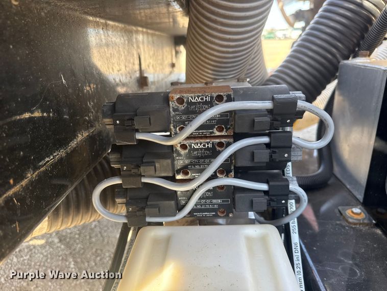 image for item EG1744 2022 Vermeer CV573SGT vacuum excavator