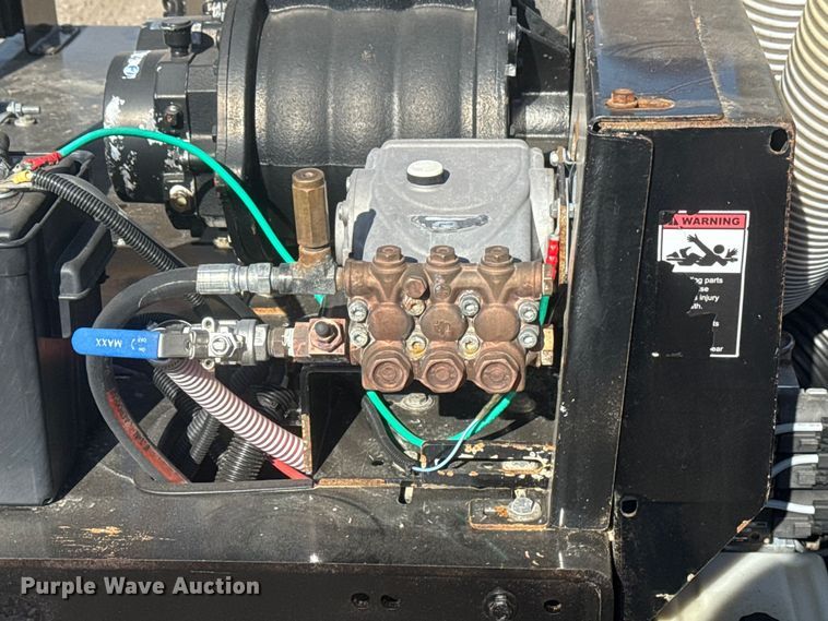 image for item EG1744 2022 Vermeer CV573SGT vacuum excavator