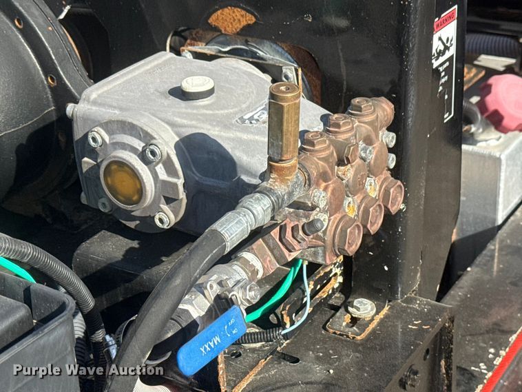 image for item EG1744 2022 Vermeer CV573SGT vacuum excavator