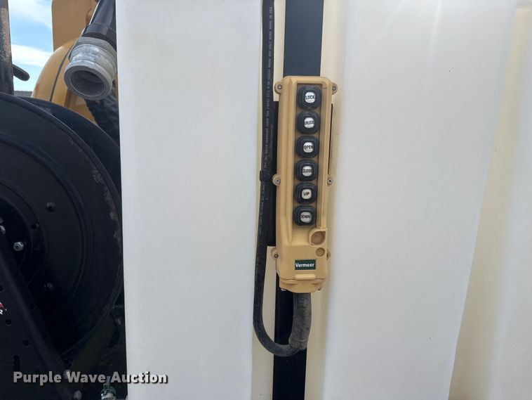 image for item EG1748 2022 Vermeer LP873SDT vacuum excavator