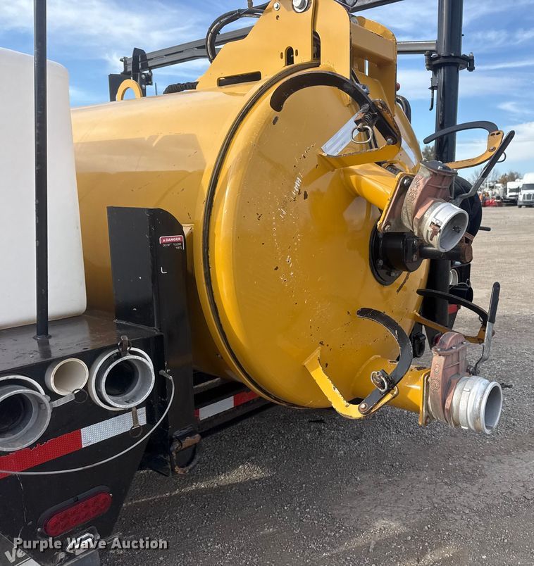 image for item EG1748 2022 Vermeer LP873SDT vacuum excavator