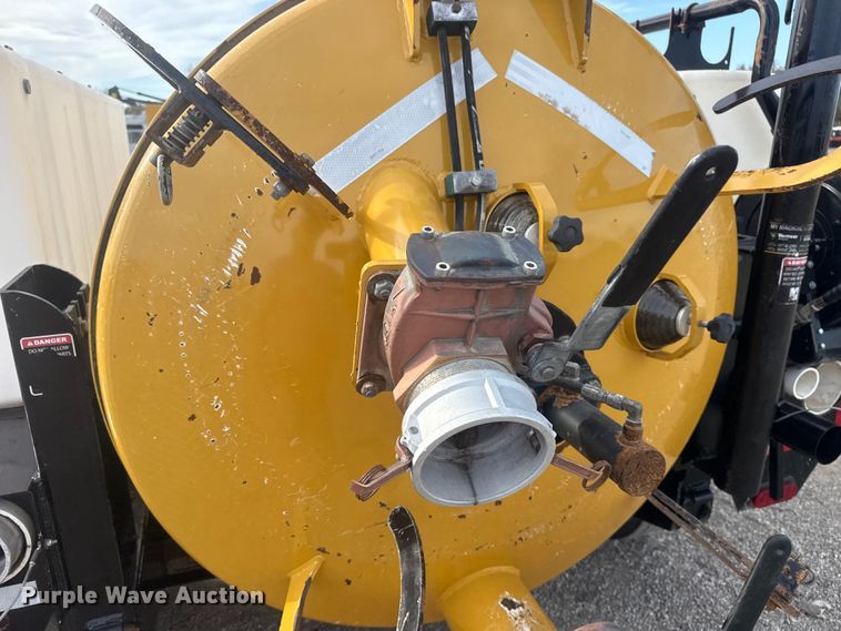 image for item EG1748 2022 Vermeer LP873SDT vacuum excavator