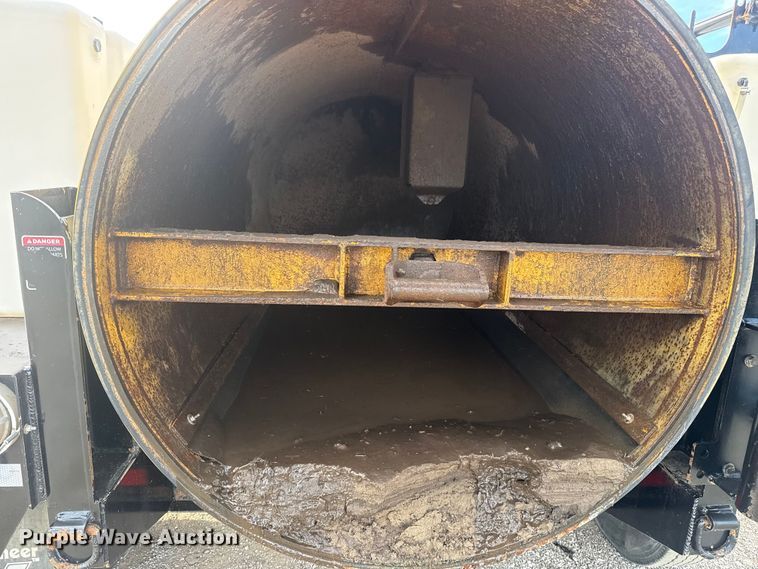 image for item EG1748 2022 Vermeer LP873SDT vacuum excavator