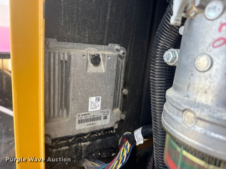 image for item EG1748 2022 Vermeer LP873SDT vacuum excavator