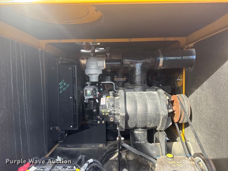 image for item EG1748 2022 Vermeer LP873SDT vacuum excavator