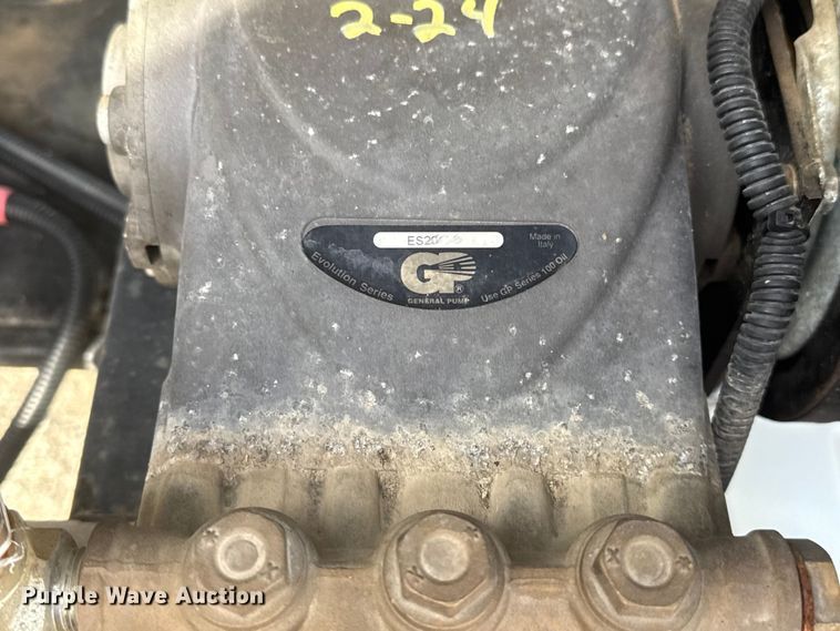 image for item EG1748 2022 Vermeer LP873SDT vacuum excavator