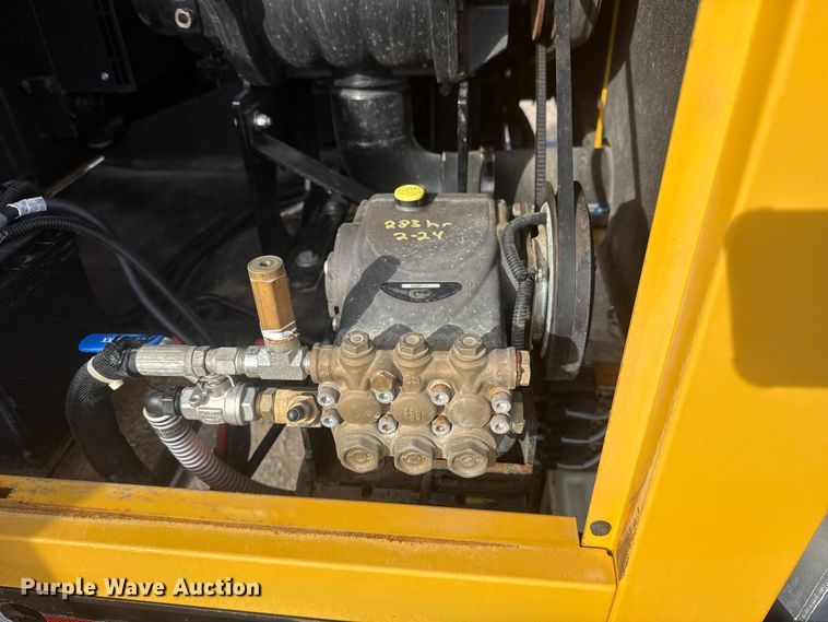 image for item EG1748 2022 Vermeer LP873SDT vacuum excavator