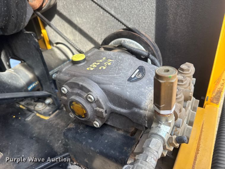 image for item EG1748 2022 Vermeer LP873SDT vacuum excavator