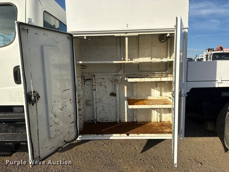 image for item EG1751 2007 Freightliner Business Class M2 crane truck