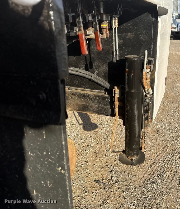 image for item EG1751 2007 Freightliner Business Class M2 crane truck