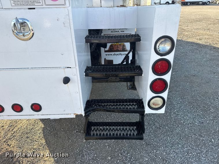 image for item EG1751 2007 Freightliner Business Class M2 crane truck