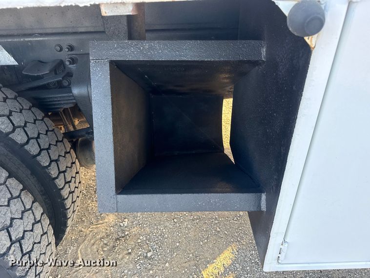 image for item EG1751 2007 Freightliner Business Class M2 crane truck