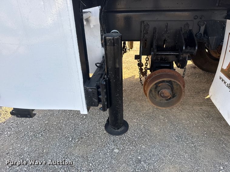 image for item EG1751 2007 Freightliner Business Class M2 crane truck