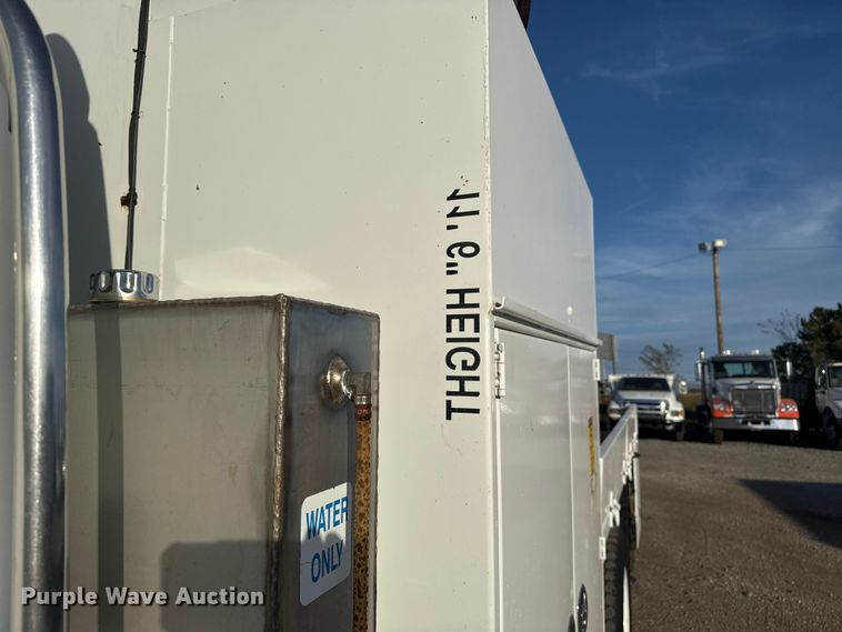 image for item EG1751 2007 Freightliner Business Class M2 crane truck