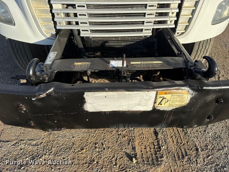 image for item EG1751 2007 Freightliner Business Class M2 crane truck