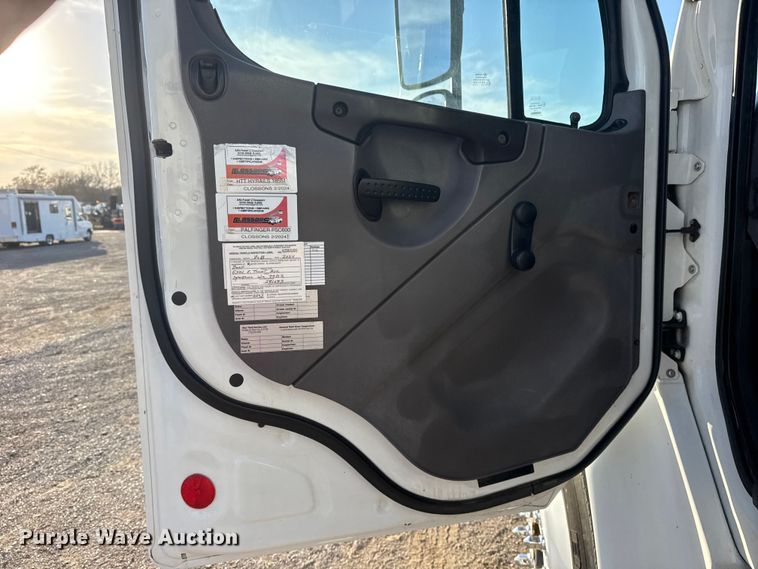 image for item EG1751 2007 Freightliner Business Class M2 crane truck