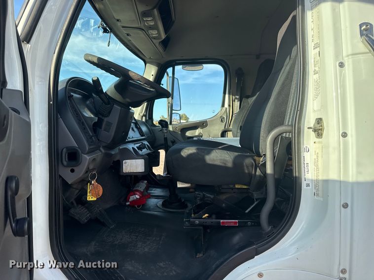 image for item EG1751 2007 Freightliner Business Class M2 crane truck