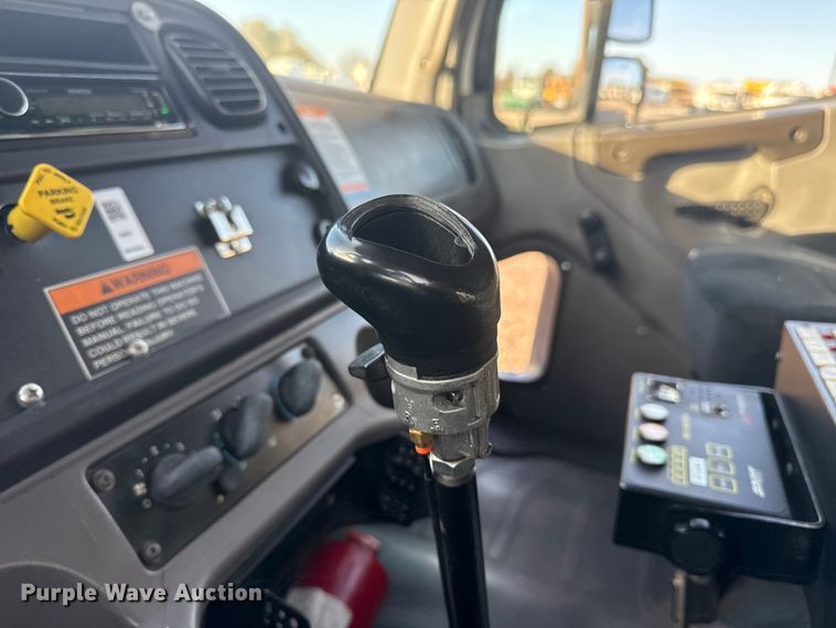 image for item EG1751 2007 Freightliner Business Class M2 crane truck