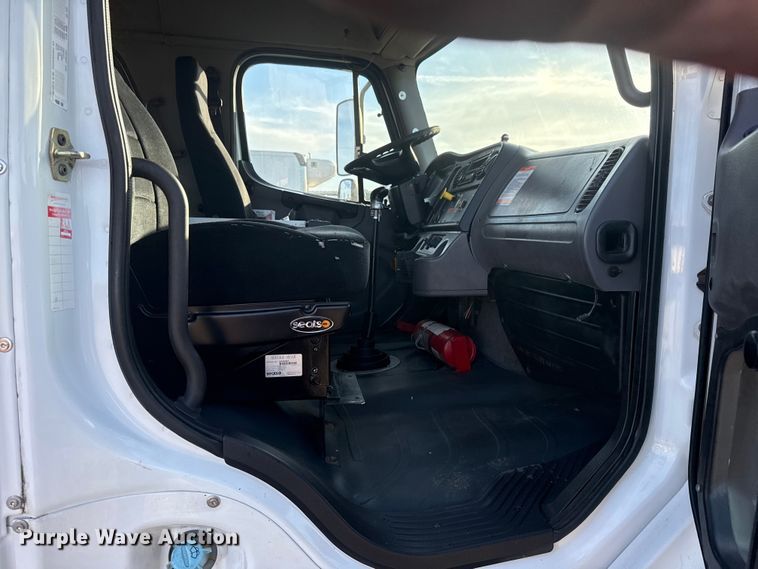 image for item EG1751 2007 Freightliner Business Class M2 crane truck