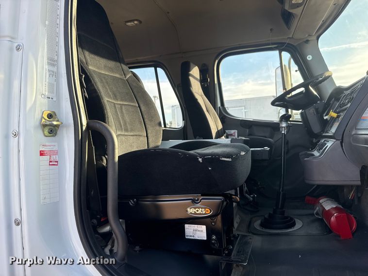 image for item EG1751 2007 Freightliner Business Class M2 crane truck