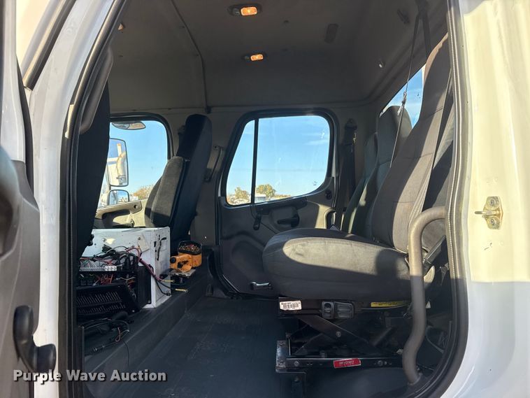 image for item EG1751 2007 Freightliner Business Class M2 crane truck