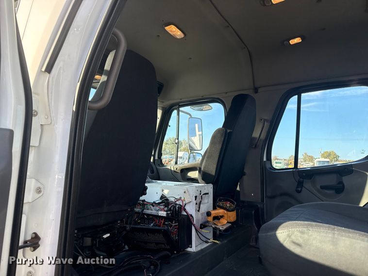 image for item EG1751 2007 Freightliner Business Class M2 crane truck