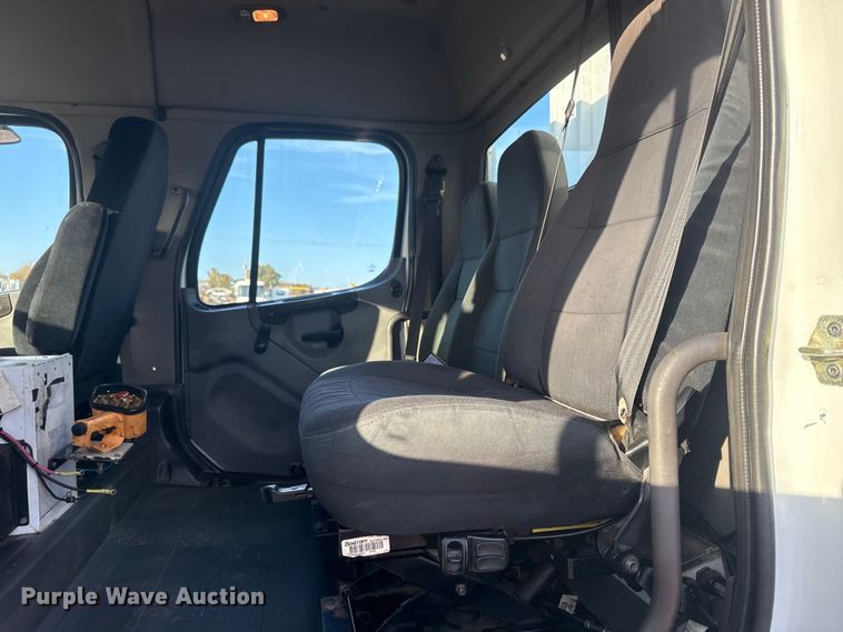 image for item EG1751 2007 Freightliner Business Class M2 crane truck