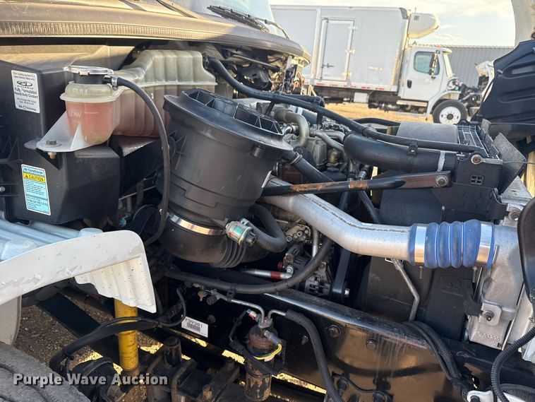 image for item EG1751 2007 Freightliner Business Class M2 crane truck