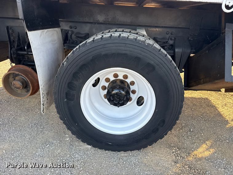 image for item EG1751 2007 Freightliner Business Class M2 crane truck