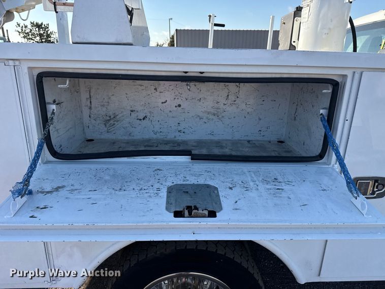 image for item EG1754 2011 Ford F450 Super Duty bucket truck