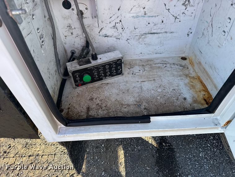 image for item EG1754 2011 Ford F450 Super Duty bucket truck