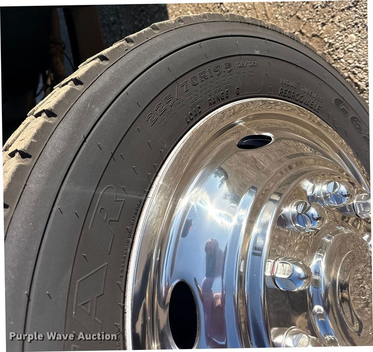 image for item EG1754 2011 Ford F450 Super Duty bucket truck