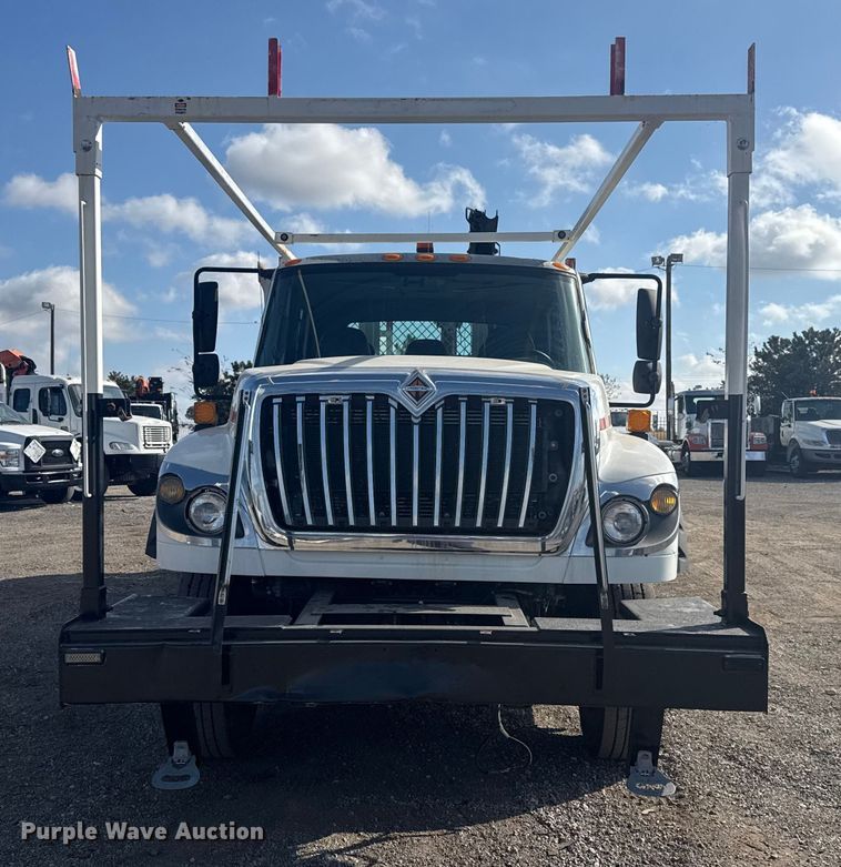 image for item EG1757 2013 International 7600 crane truck