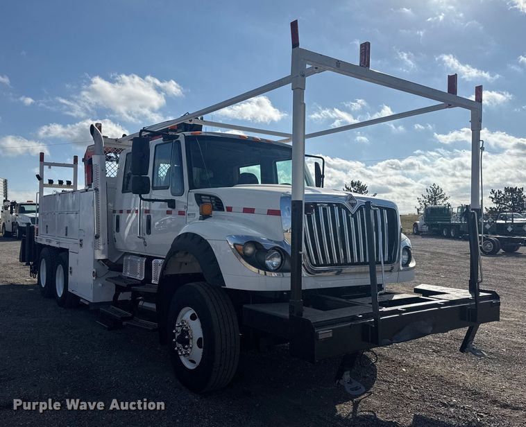 image for item EG1757 2013 International 7600 crane truck