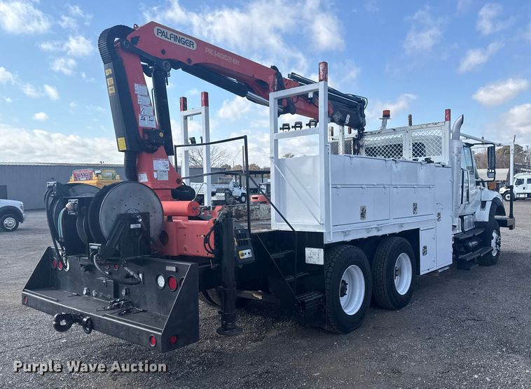 image for item EG1757 2013 International 7600 crane truck