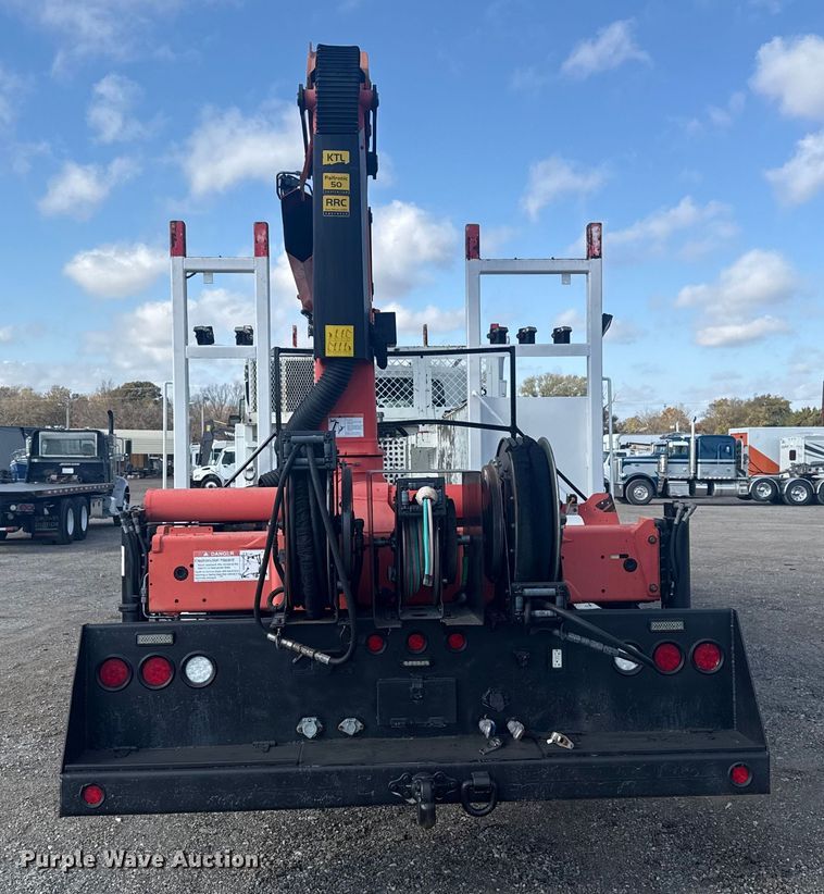 image for item EG1757 2013 International 7600 crane truck