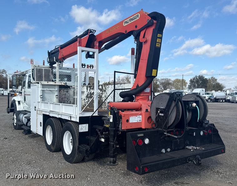 image for item EG1757 2013 International 7600 crane truck