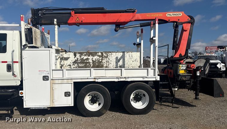 image for item EG1757 2013 International 7600 crane truck