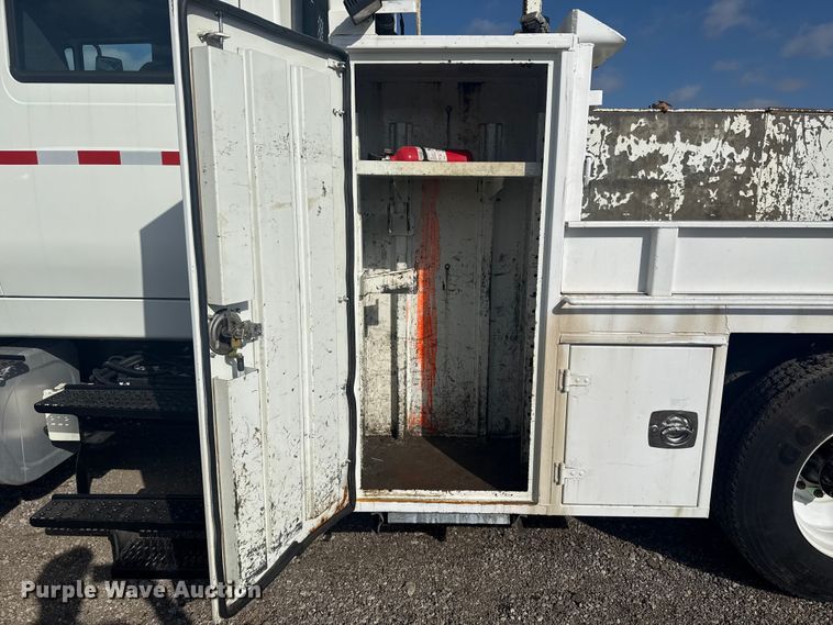 image for item EG1757 2013 International 7600 crane truck