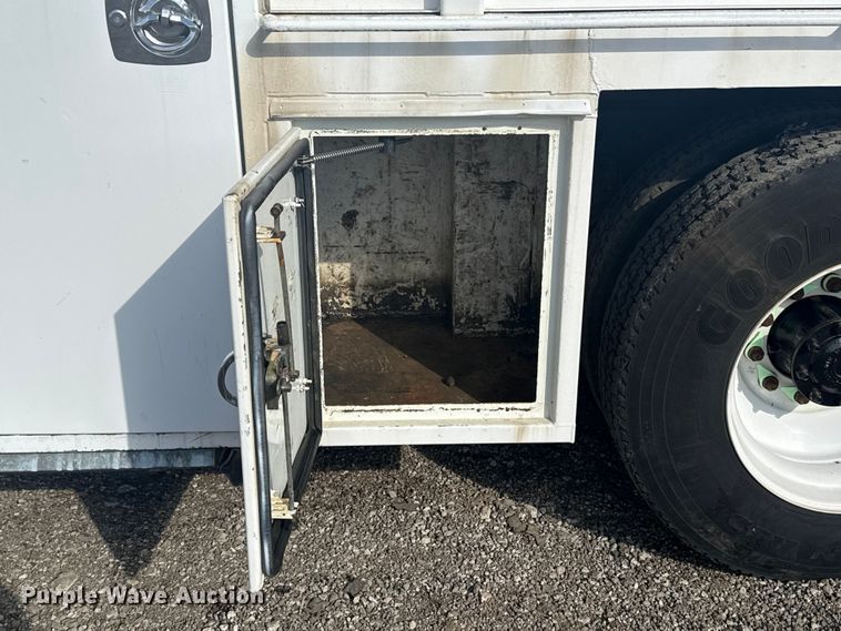 image for item EG1757 2013 International 7600 crane truck