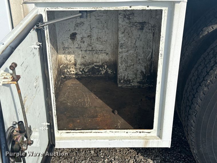 image for item EG1757 2013 International 7600 crane truck