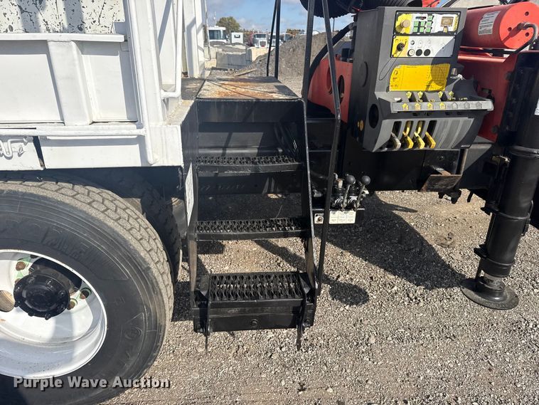 image for item EG1757 2013 International 7600 crane truck