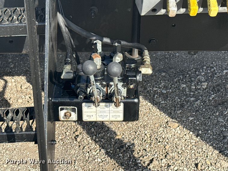 image for item EG1757 2013 International 7600 crane truck