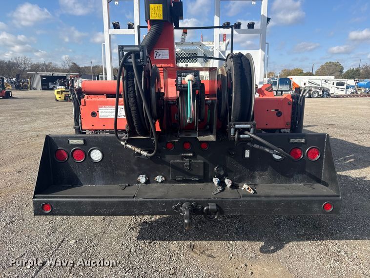 image for item EG1757 2013 International 7600 crane truck