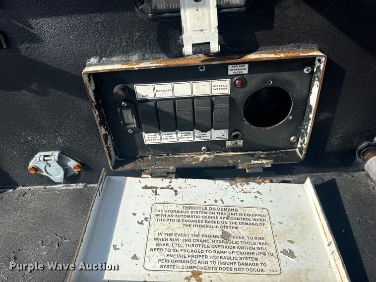 image for item EG1757 2013 International 7600 crane truck