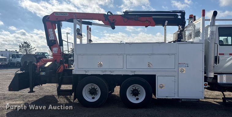 image for item EG1757 2013 International 7600 crane truck