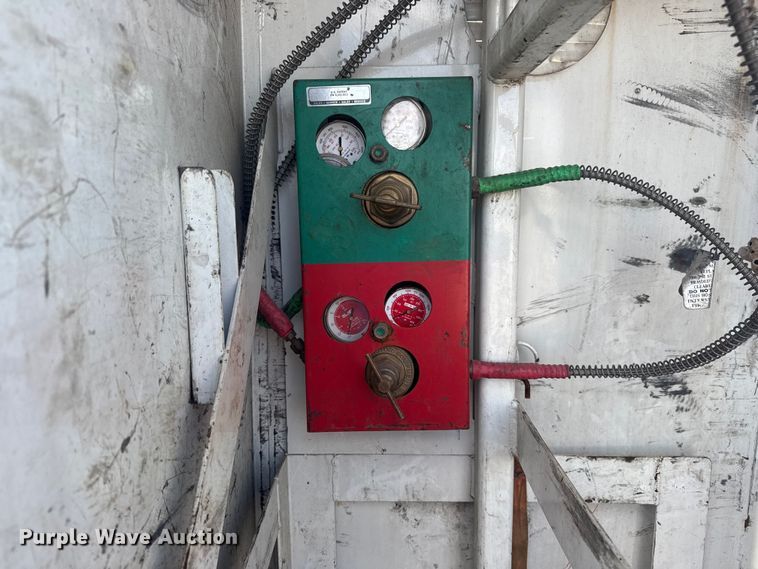 image for item EG1757 2013 International 7600 crane truck