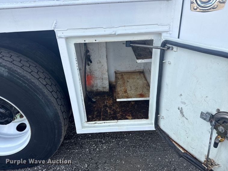 image for item EG1757 2013 International 7600 crane truck