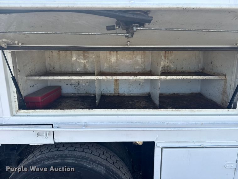 image for item EG1757 2013 International 7600 crane truck