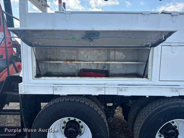 image for item EG1757 2013 International 7600 crane truck